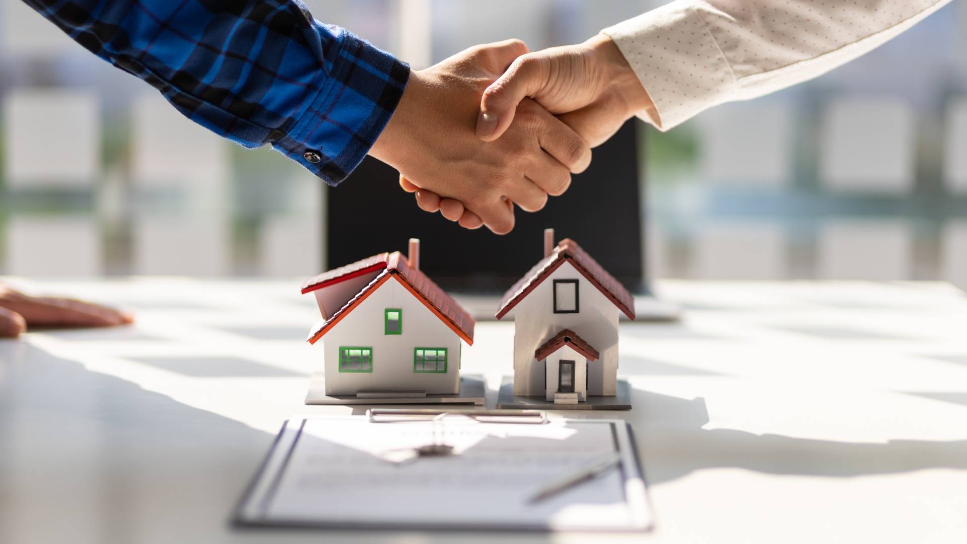 Real_Estate_i_Stock_edited_aae30f2583
